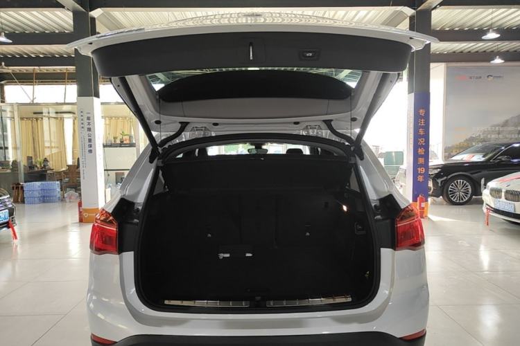 Used BMW X1 2018 sDrive20Li Leading Model Trunk