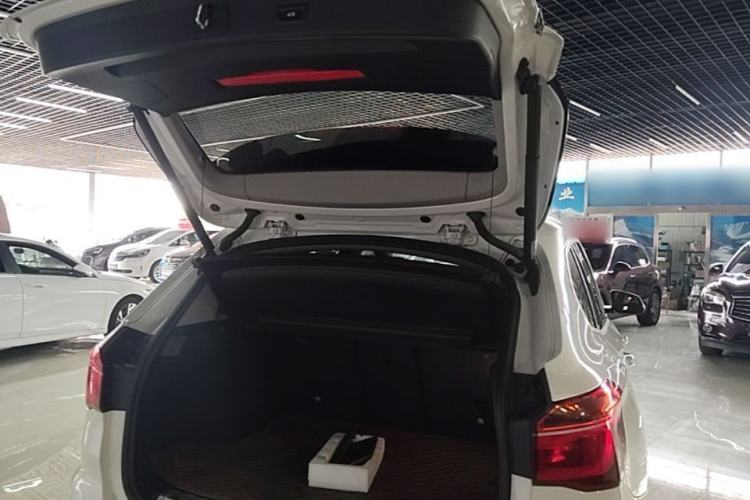 Used BMW X1 2018 sDrive20Li Leading Model Trunk
