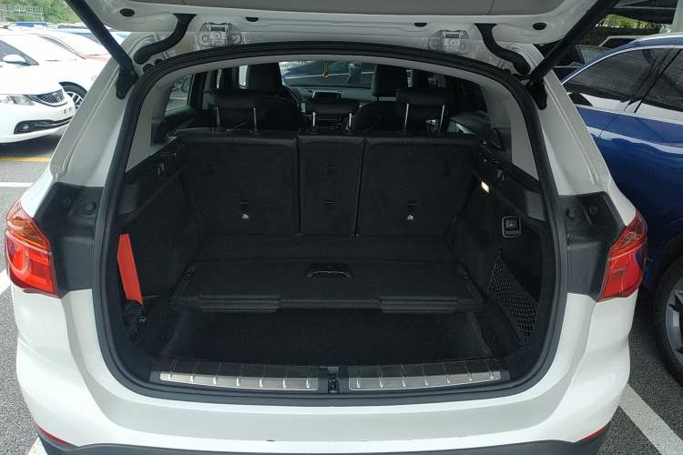 Used BMW X1 2018 sDrive20Li Leading Model Trunk