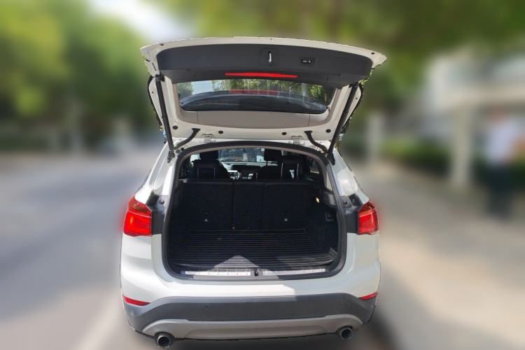 Used BMW X1 2018 sDrive20Li Leading Model Trunk