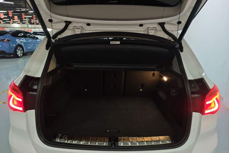 Used BMW X1 2018 sDrive20Li Leading Model Trunk
