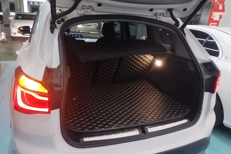 Used BMW X1 2018 sDrive20Li Leading Model Trunk