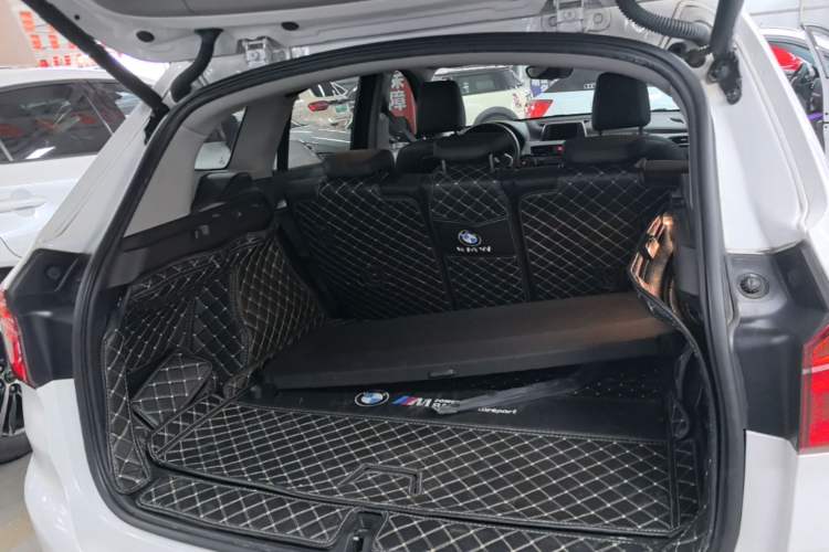 Used BMW X1 2018 sDrive20Li Leading Model Trunk