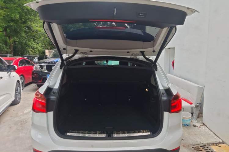 Used BMW X1 2018 sDrive20Li Leading Model Trunk