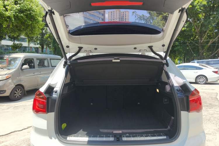 Used BMW X1 2018 sDrive20Li Leading Model Trunk