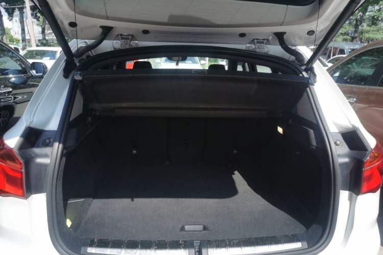 Used BMW X1 2018 xDrive20Li Luxury Edition Trunk
