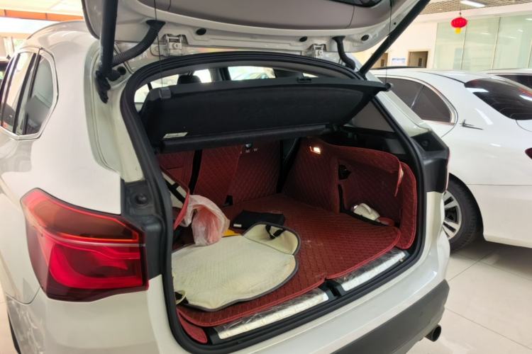 Used BMW X1 2018 sDrive20Li Leading Model Trunk