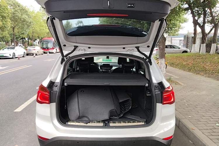 Used BMW X1 2018 sDrive20Li Leading Model Trunk