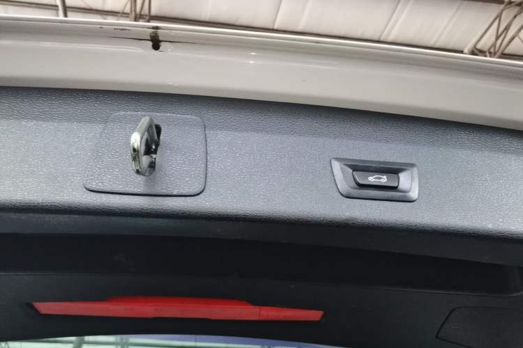 Used BMW X1 2018 sDrive20Li Leading Model Trunk