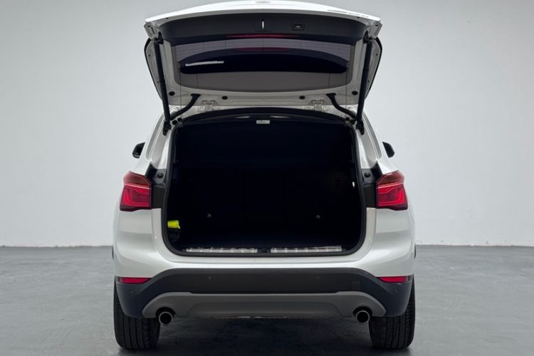 Used BMW X1 2018 sDrive20Li Leading Model Trunk