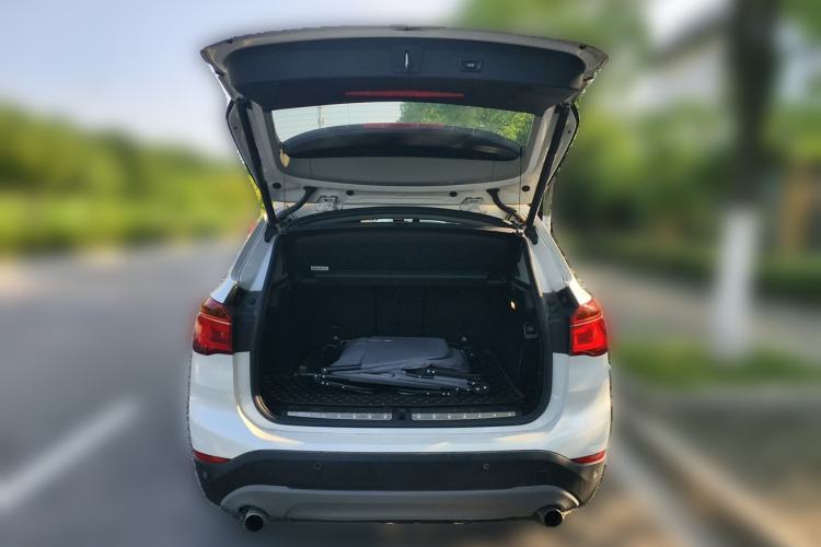 Used BMW X1 2018 sDrive20Li Leading Model Trunk
