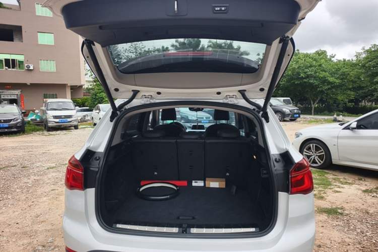 Used BMW X1 2018 sDrive20Li Leading Model Trunk