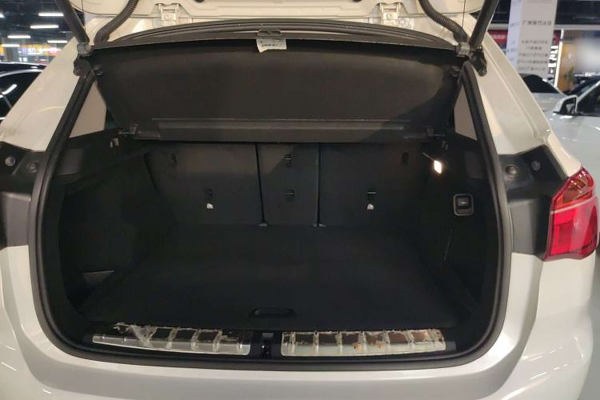 Used BMW X1 2018 sDrive20Li Leading Model Trunk