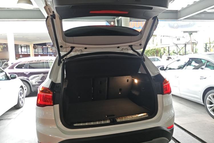 Used BMW X1 2018 sDrive20Li Leading Model Trunk