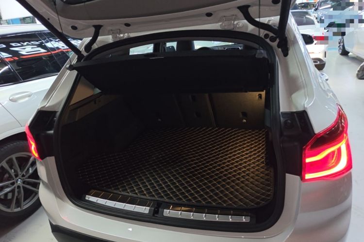 Used BMW X1 2018 xDrive20Li Luxury Edition Trunk