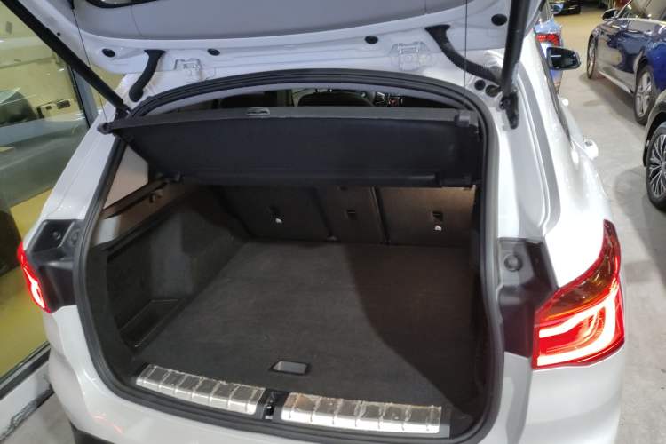 Used BMW X1 2018 xDrive20Li Luxury Edition Trunk