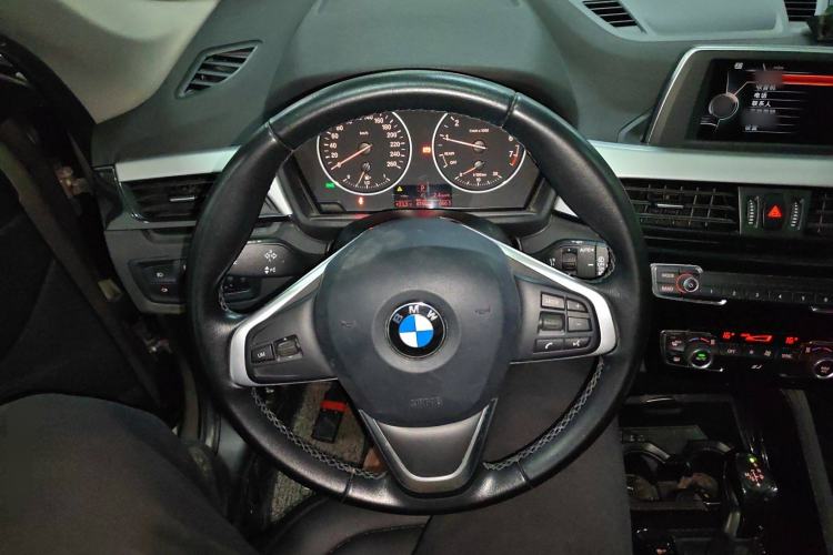 Used BMW X1 2018 sDrive18Li Fashion Model Steering Wheel
