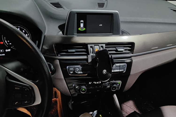 Used BMW X1 2019 sDrive18Li Premium Edition Audio And AC Panel