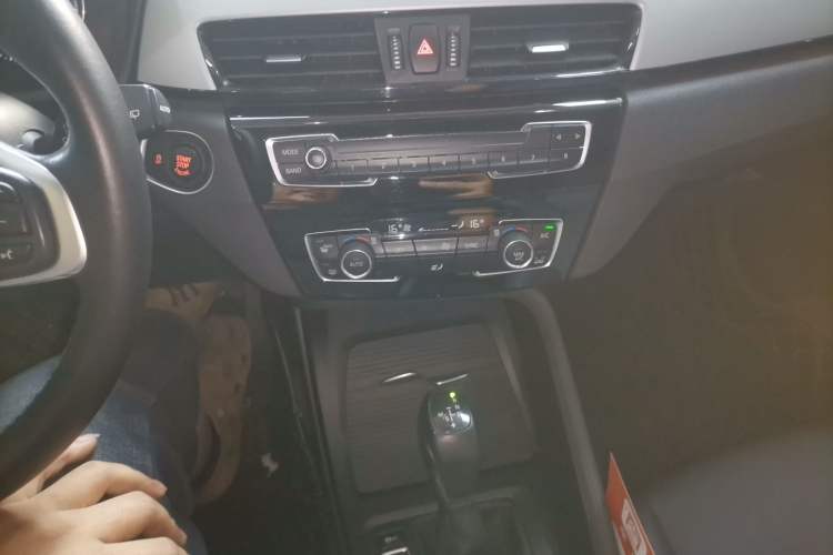Used BMW X1 2019 sDrive20Li Leading Model Gear Lever