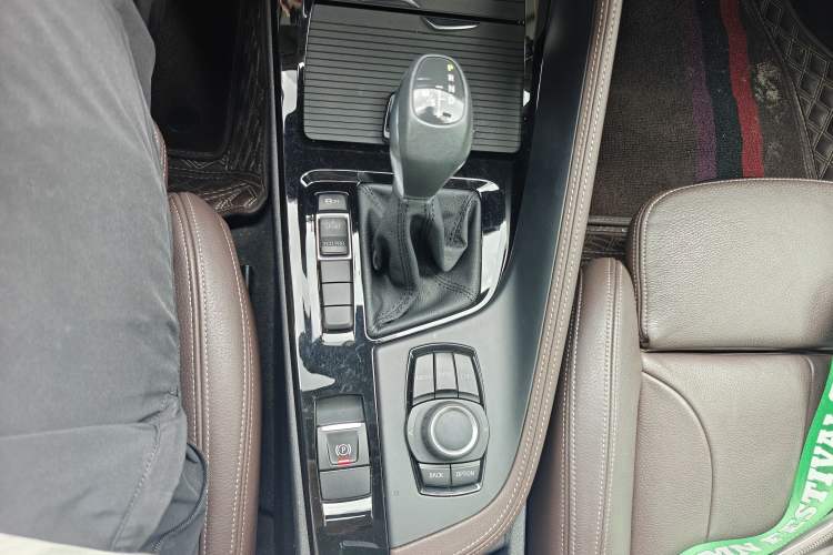 Used BMW X1 2019 sDrive18Li Premium Edition Gear Lever