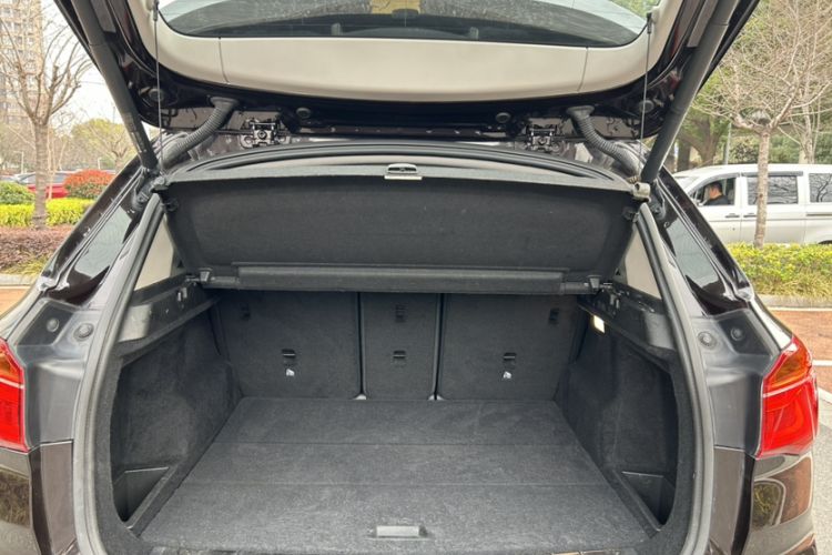 Used BMW X1 2019 sDrive20Li Leading Model Trunk