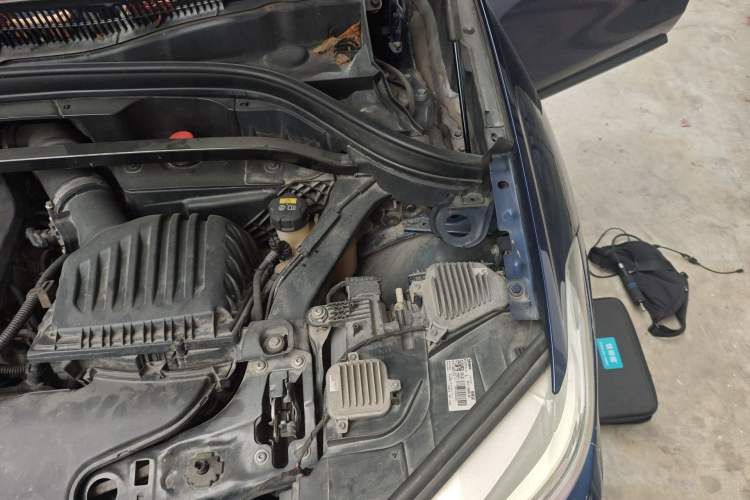 Used BMW X1 2019 sDrive18Li Premium Edition Engine Bay Left
