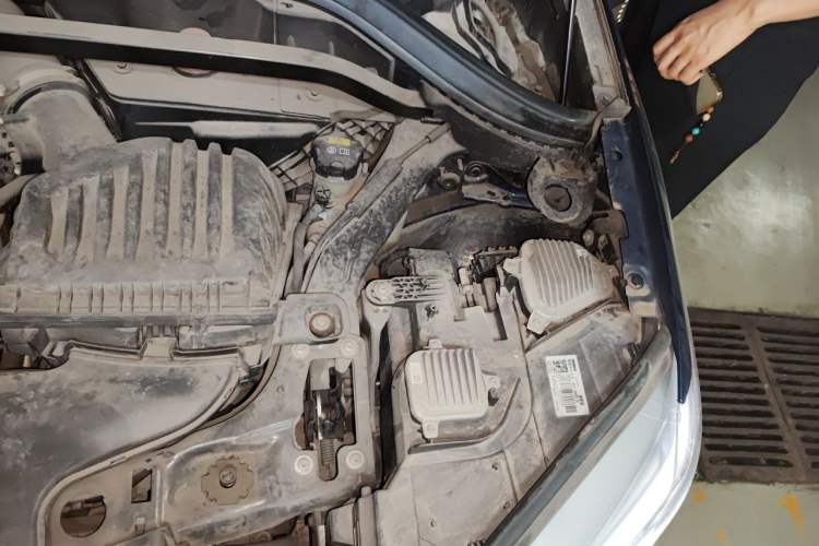 Used BMW X1 2019 sDrive18Li Premium Edition Engine Bay Left