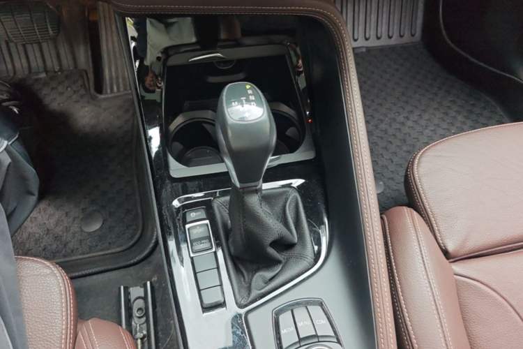 Used BMW X1 2019 sDrive18Li Premium Edition Gear Lever