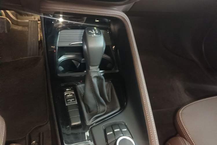 Used BMW X1 2019 sDrive18Li Premium Edition Gear Lever