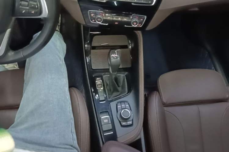 Used BMW X1 2019 sDrive18Li Premium Edition Gear Lever
