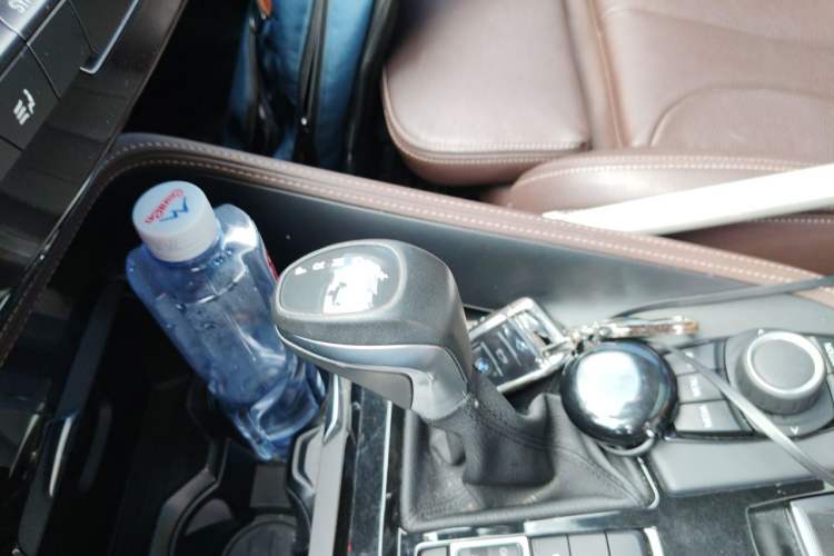 Used BMW X1 2019 sDrive18Li Premium Edition Gear Lever