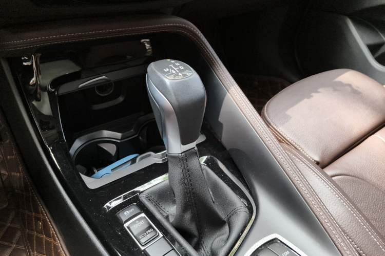 Used BMW X1 2019 sDrive18Li Premium Edition Gear Lever