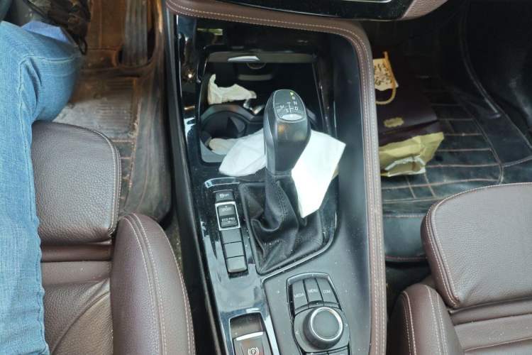 Used BMW X1 2019 sDrive18Li Premium Edition Gear Lever