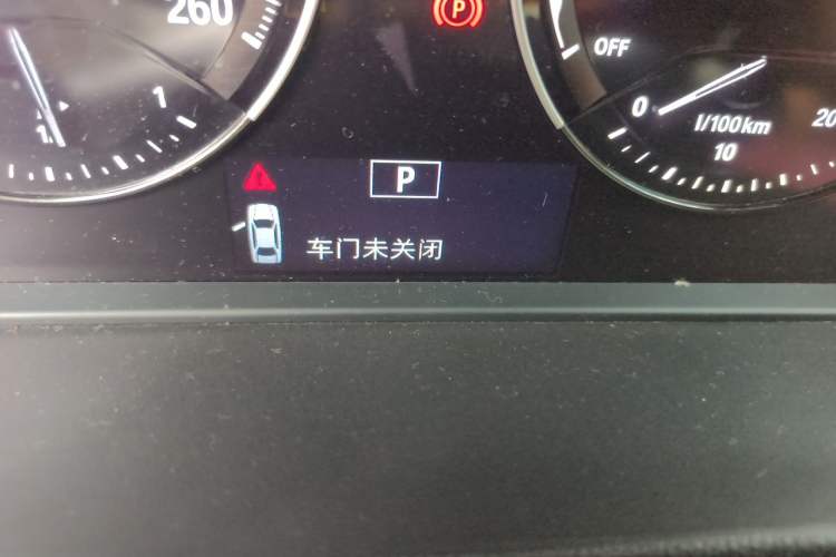 Used BMW X1 2019 sDrive20Li Leading Model Odometer Close Up