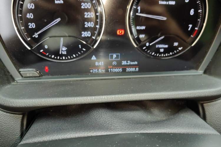 Used BMW X1 2019 sDrive20Li Leading Model Odometer Close Up