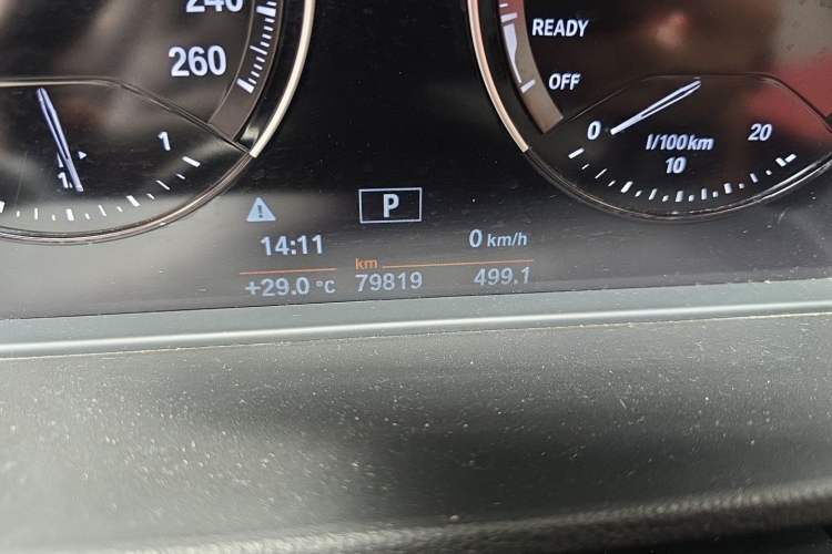 Used BMW X1 2019 sDrive20Li Leading Model Odometer Close Up