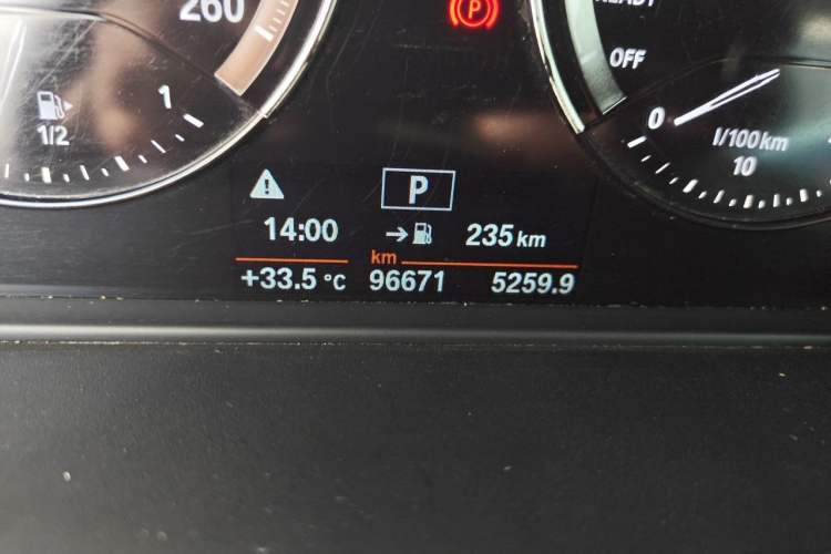 Used BMW X1 2019 sDrive20Li Leading Model Odometer Close Up
