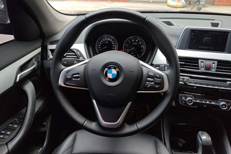 Used BMW X1 2019 sDrive18Li Fashion Model Steering Wheel