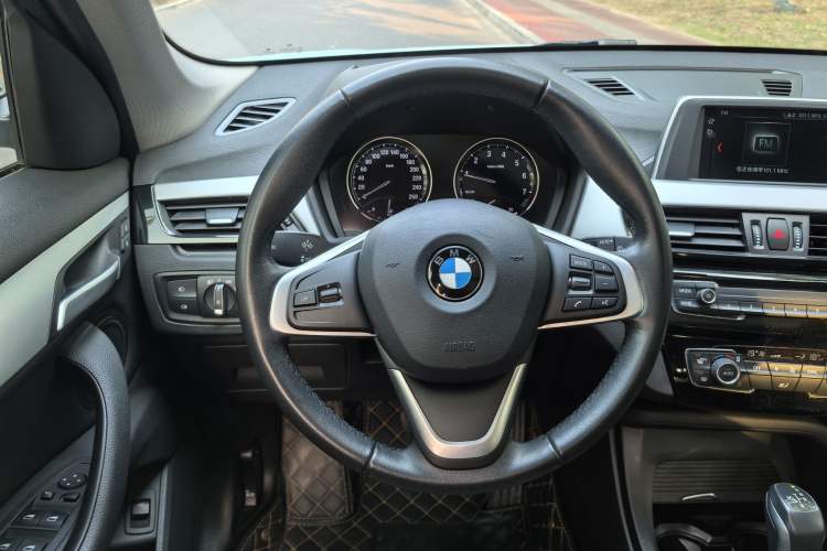 Used BMW X1 2019 sDrive18Li Fashion Model Steering Wheel