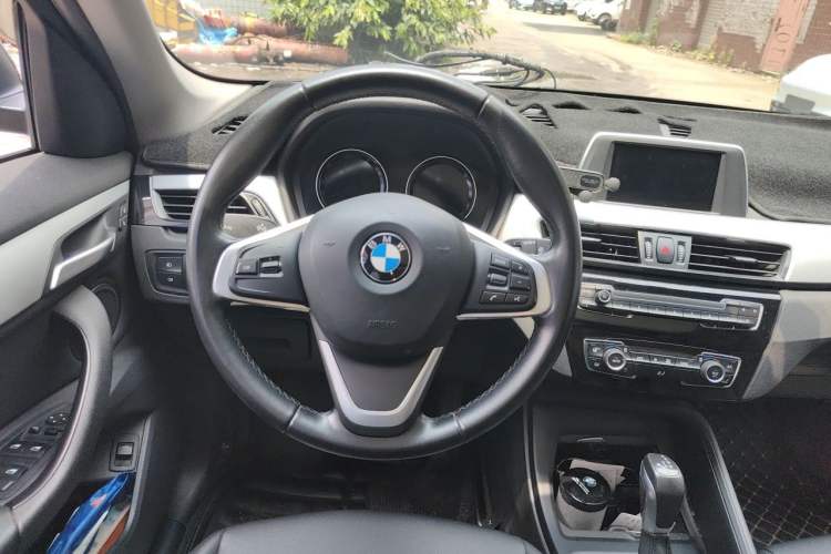 Used BMW X1 2019 sDrive18Li Fashion Model Steering Wheel