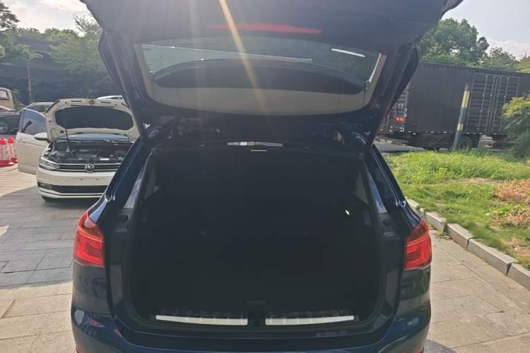 Used BMW X1 2019 sDrive20Li Leading Model Trunk