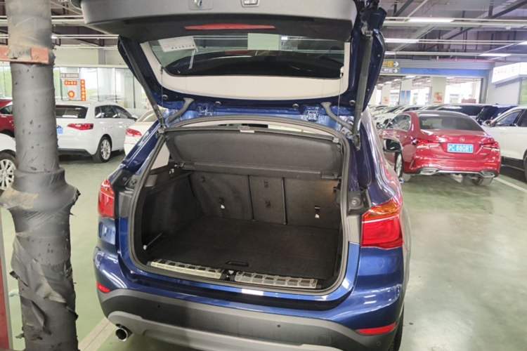 Used BMW X1 2019 sDrive20Li Leading Model Trunk
