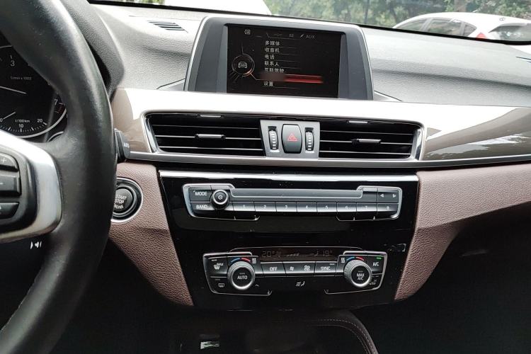 Used BMW X1 2019 sDrive18Li Premium Edition Audio And AC Panel