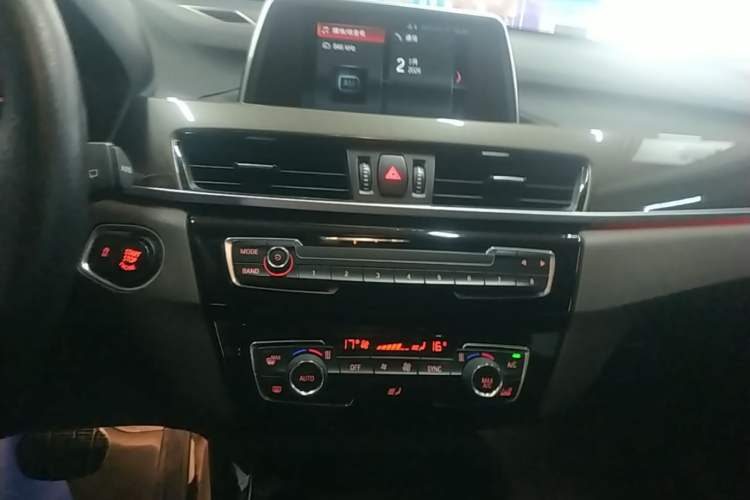 Used BMW X1 2019 sDrive18Li Premium Edition Audio And AC Panel