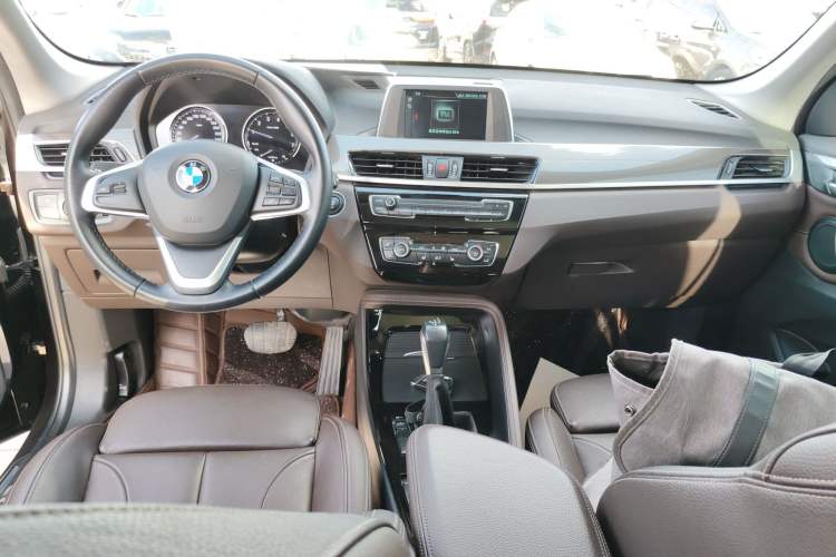 Used BMW X1 2019 sDrive18Li Premium Edition Center Console