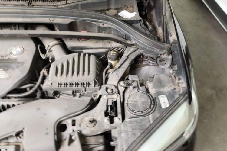 Used BMW X1 2019 sDrive18Li Fashion Model Engine Bay Left