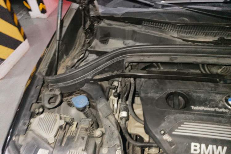 Used BMW X1 2019 sDrive18Li Premium Edition Engine Bay Right