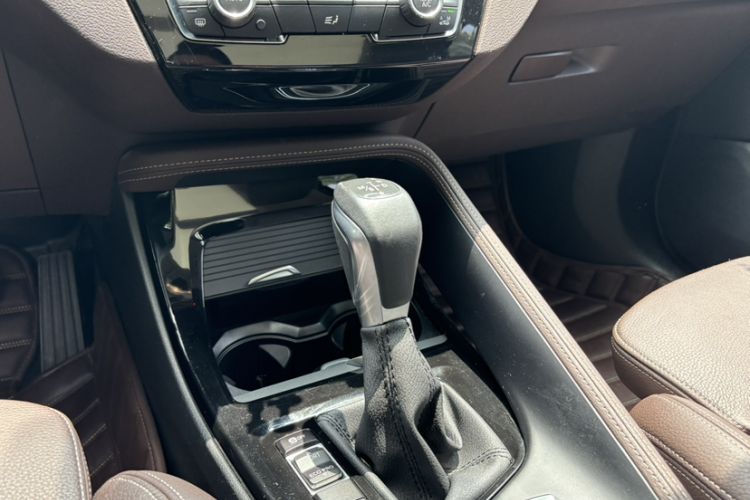 Used BMW X1 2019 sDrive18Li Premium Edition Gear Lever
