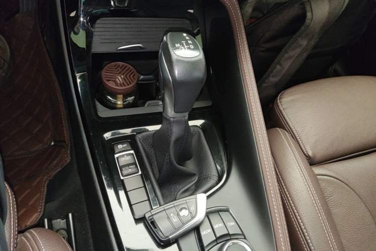 Used BMW X1 2019 sDrive18Li Premium Edition Gear Lever