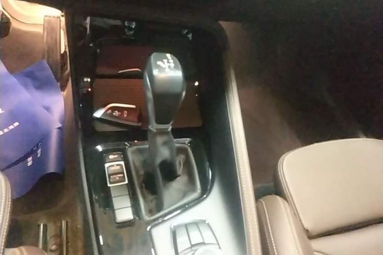 Used BMW X1 2019 sDrive18Li Premium Edition Gear Lever